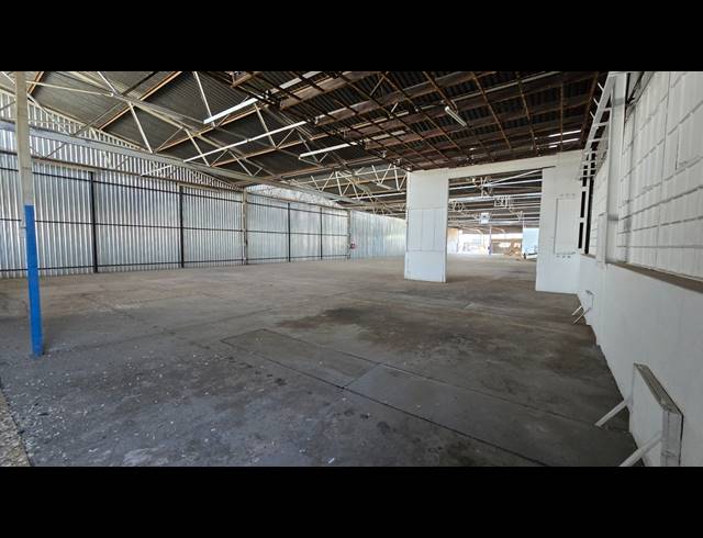 1,458M² WAREHOUSE TO LET IN ISANDO